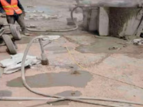 东成镇水泥混凝土路面板底注浆技术 路面脱空注浆整治方案