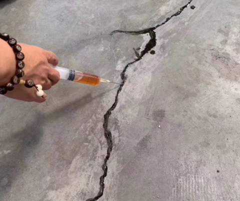 东成镇混凝土裂缝修补技术详解​